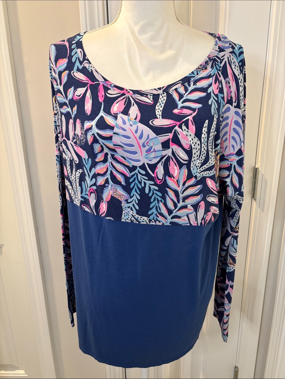 Lilly Pulitzer Navy Blue Pink Patterned Long Sleeve Top Size Large *